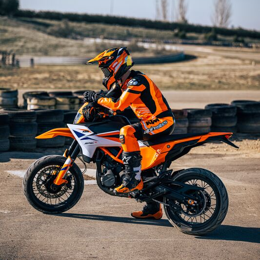KTM АВТОДОМ представит новый KTM 390 SMC R весной 2025 года