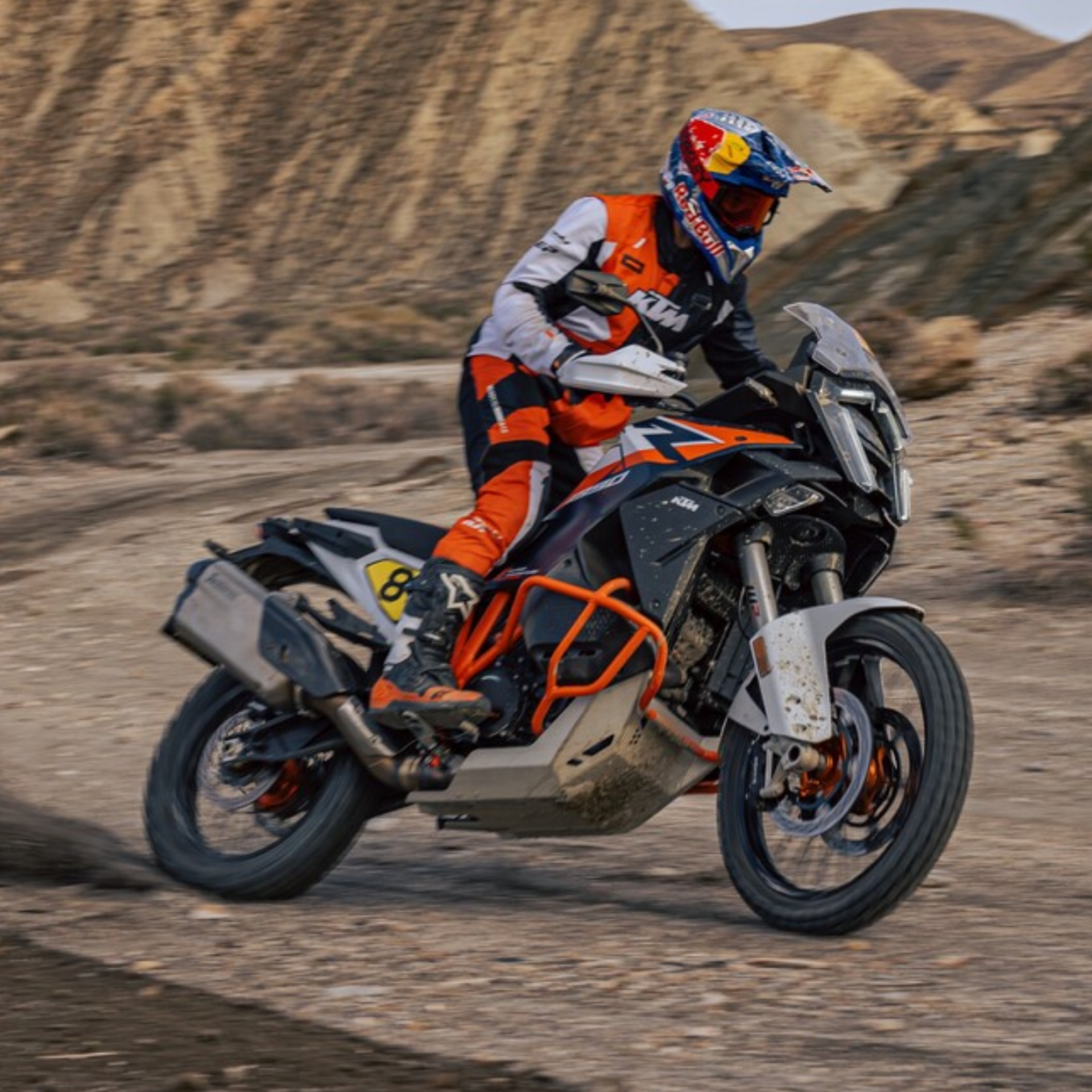 В КТМ АВТОДОМ ПОСТУПИЛИ ДОЛГОЖДАННЫЕ ФЛАГМАНСКИЕ МОДЕЛИ СЕРИИ ADVENTURE