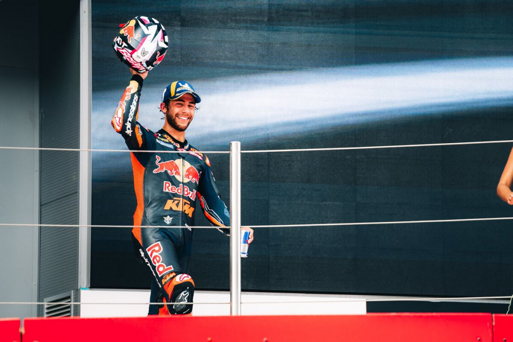 716126_Enea Bastianini_Red Bull KTM_Tech3_MotoGP_RC16_Circuit de Barcelona-Catalunya _ESP_07-09-2025-49_15th Rnd-AE2X7Ca8Fw.jpg 716126_Enea Bastianini_Red Bull KTM_Tech3_MotoGP_RC16_Circuit de Barcelona-Catalunya _ESP_07-09-2025-49_15th Rnd-AE2X7Ca8Fw.jpg